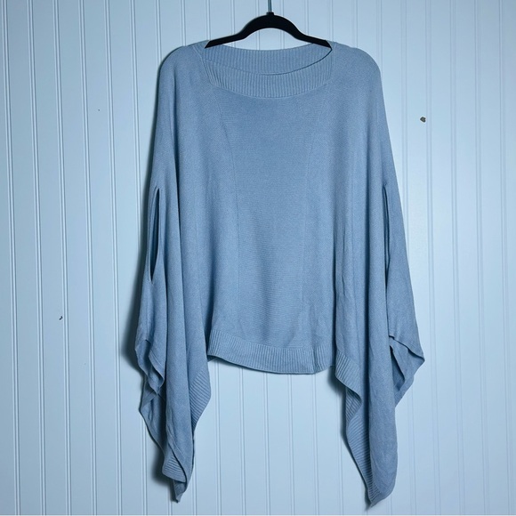 Lululemon Forward Flow Cape Travel Casual Soft
Silver Fox / Alpine White OSFA - Picture 10 of 15